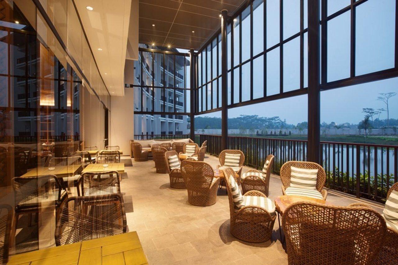 Hotel Santika Premiere Bandara Палембанг Екстериор снимка