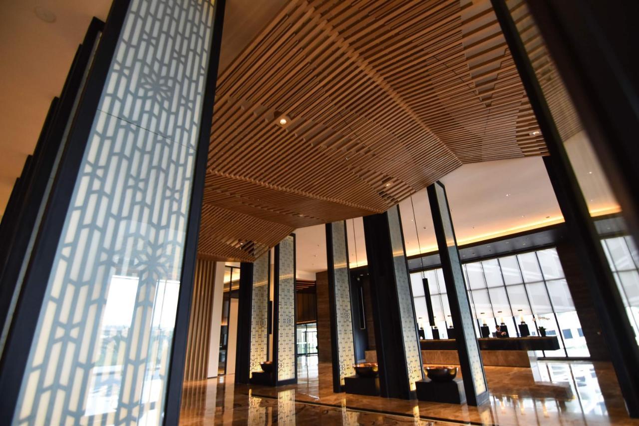 Hotel Santika Premiere Bandara Палембанг Екстериор снимка