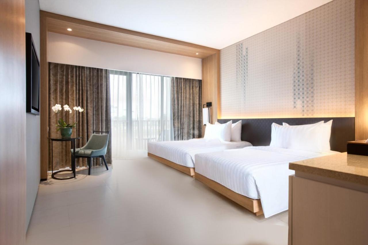 Hotel Santika Premiere Bandara Палембанг Екстериор снимка