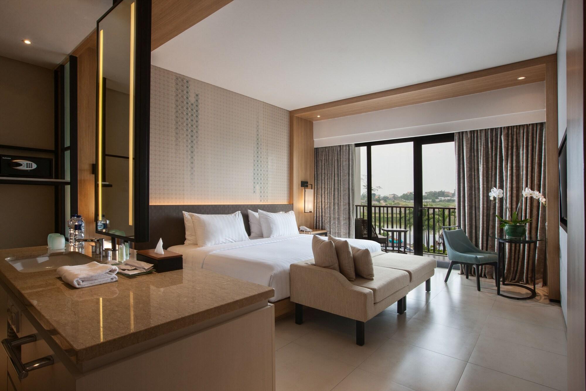 Hotel Santika Premiere Bandara Палембанг Екстериор снимка