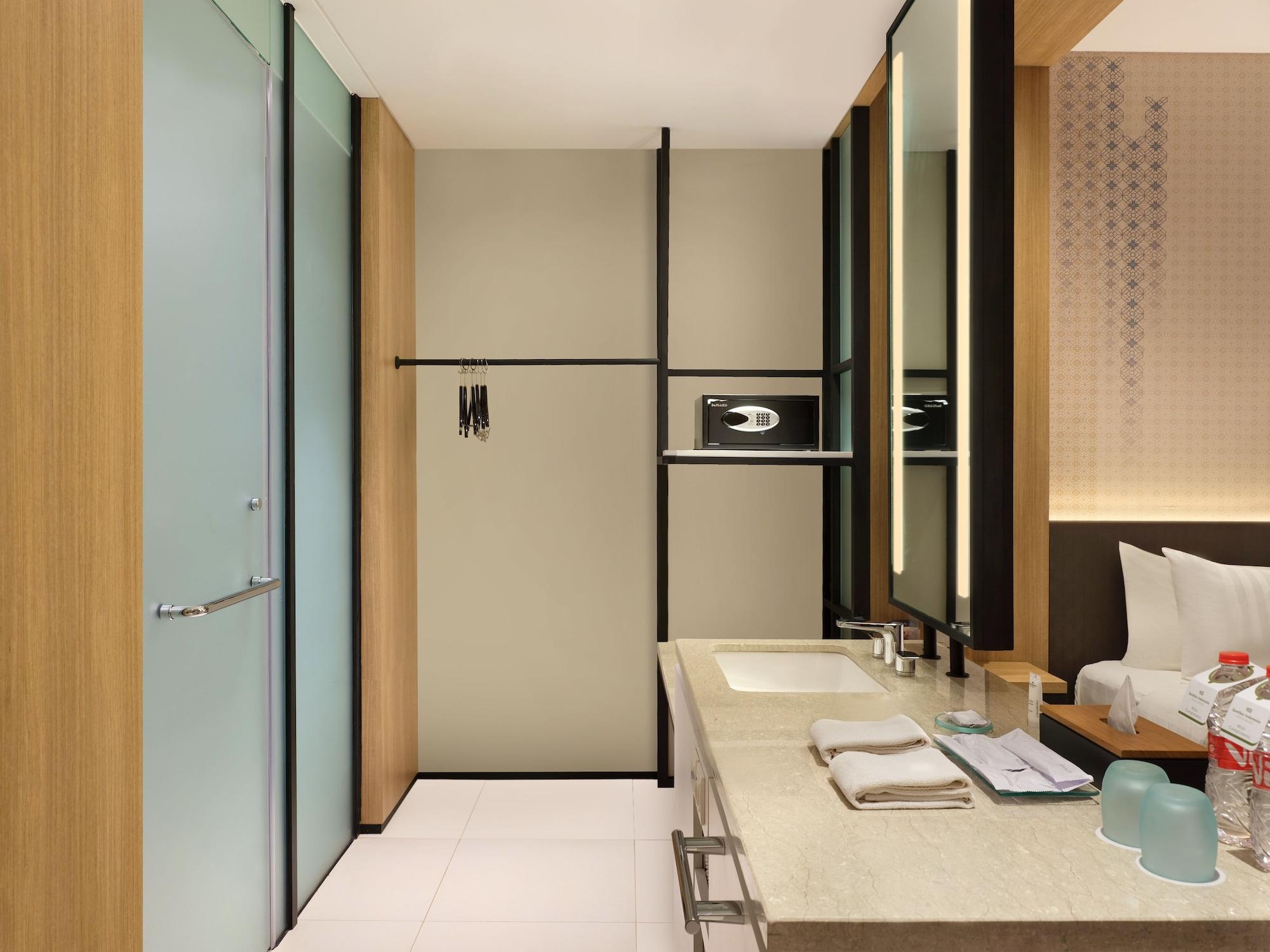 Hotel Santika Premiere Bandara Палембанг Екстериор снимка