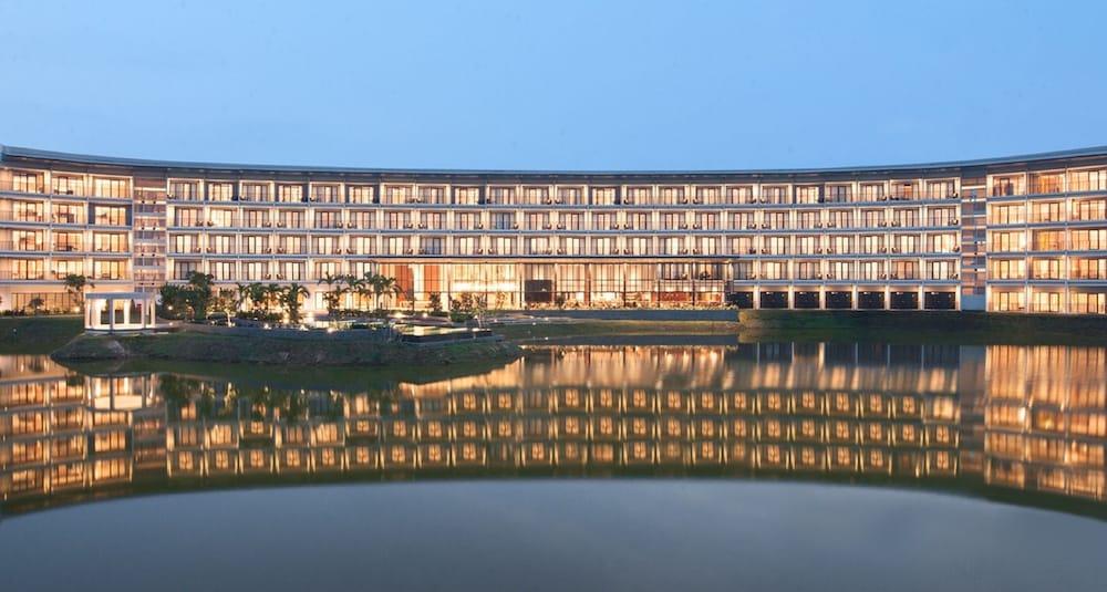 Hotel Santika Premiere Bandara Палембанг Екстериор снимка