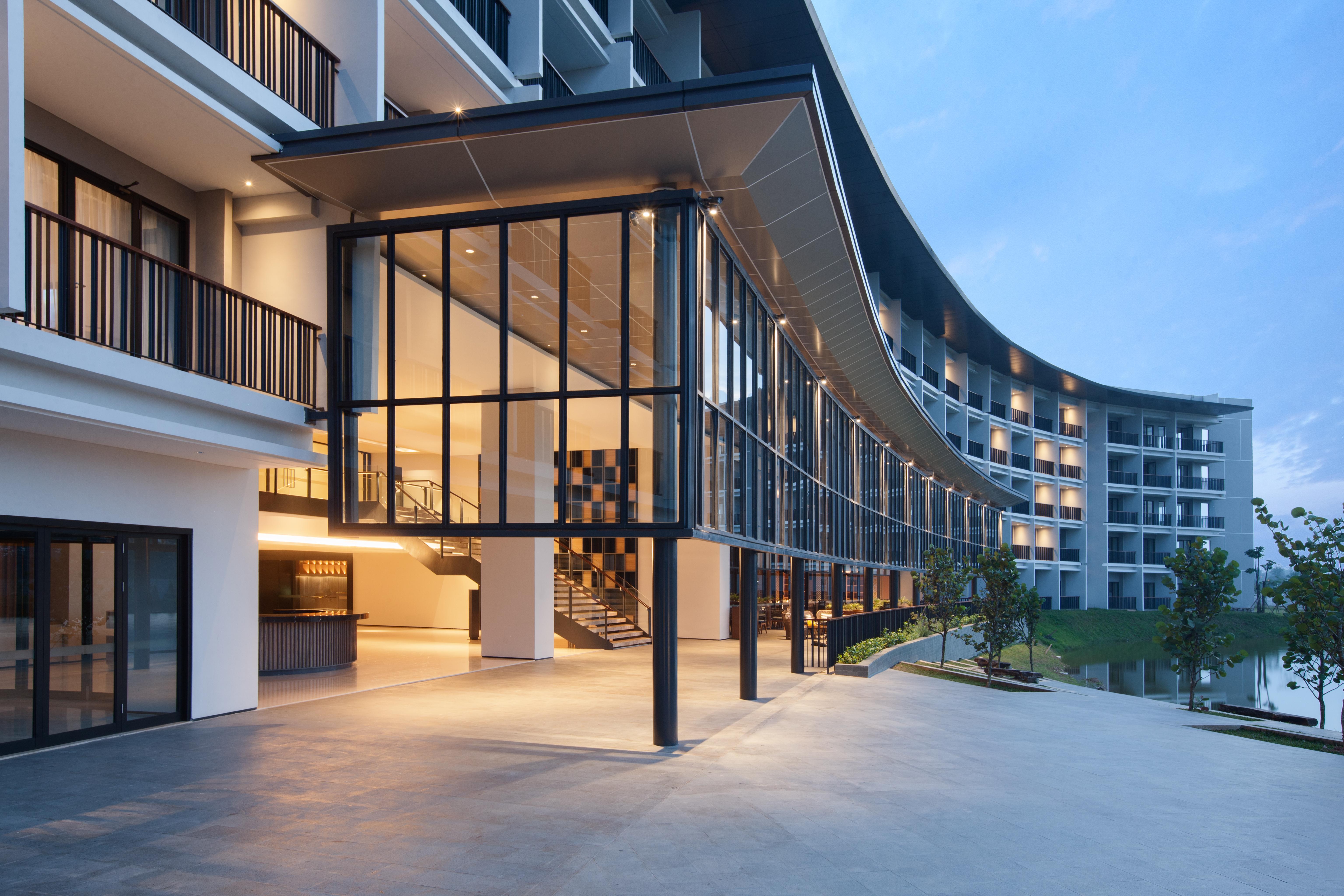 Hotel Santika Premiere Bandara Палембанг Екстериор снимка