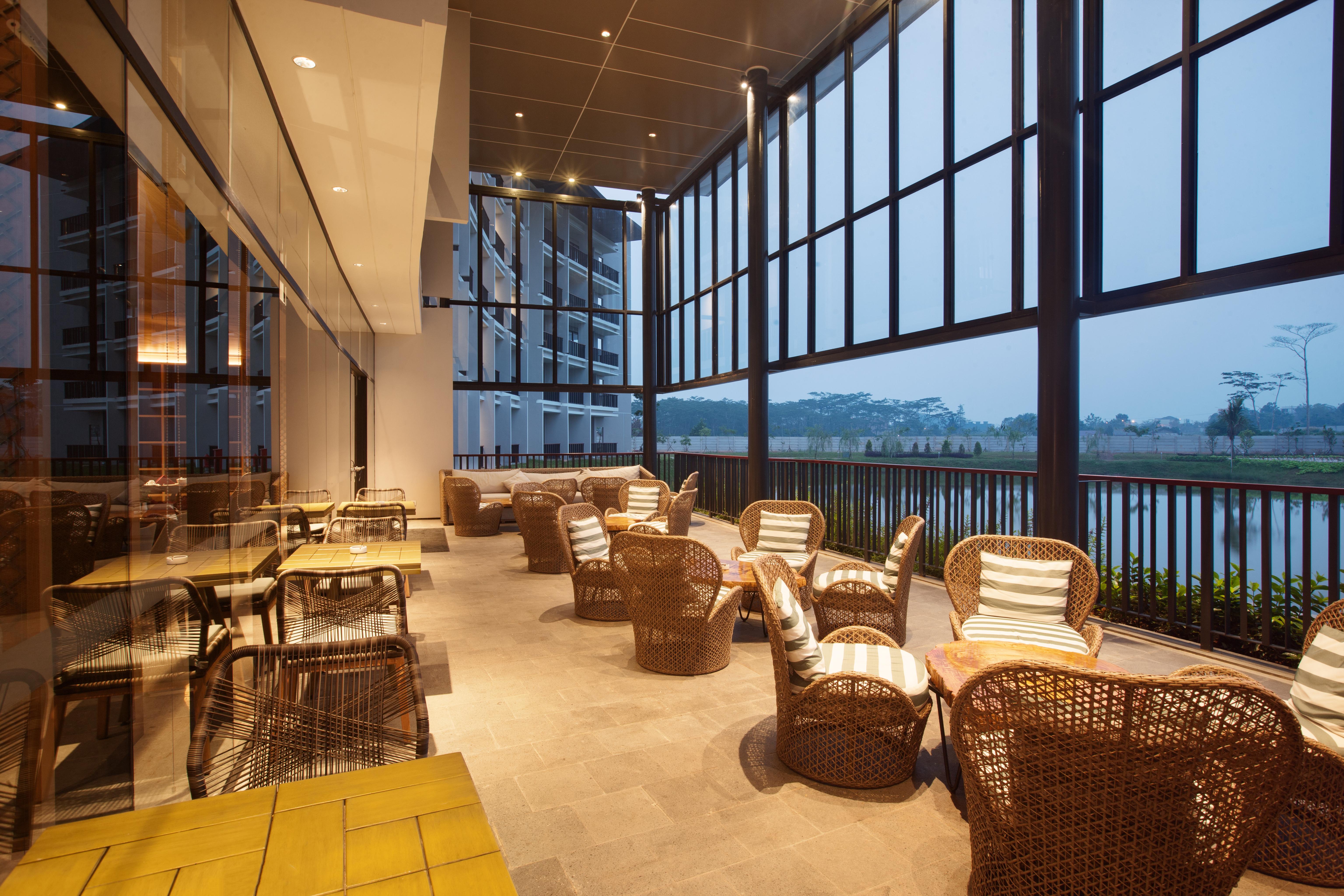 Hotel Santika Premiere Bandara Палембанг Екстериор снимка