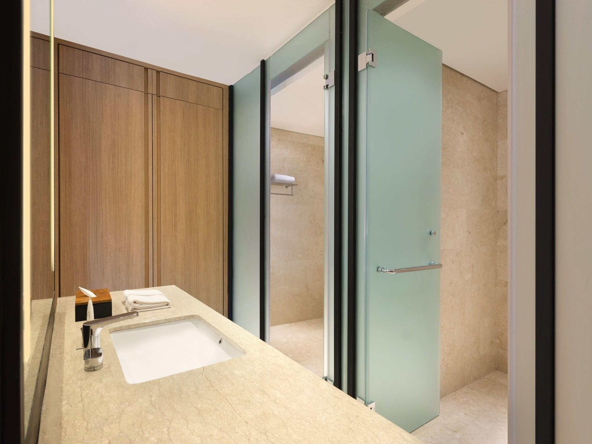 Hotel Santika Premiere Bandara Палембанг Екстериор снимка