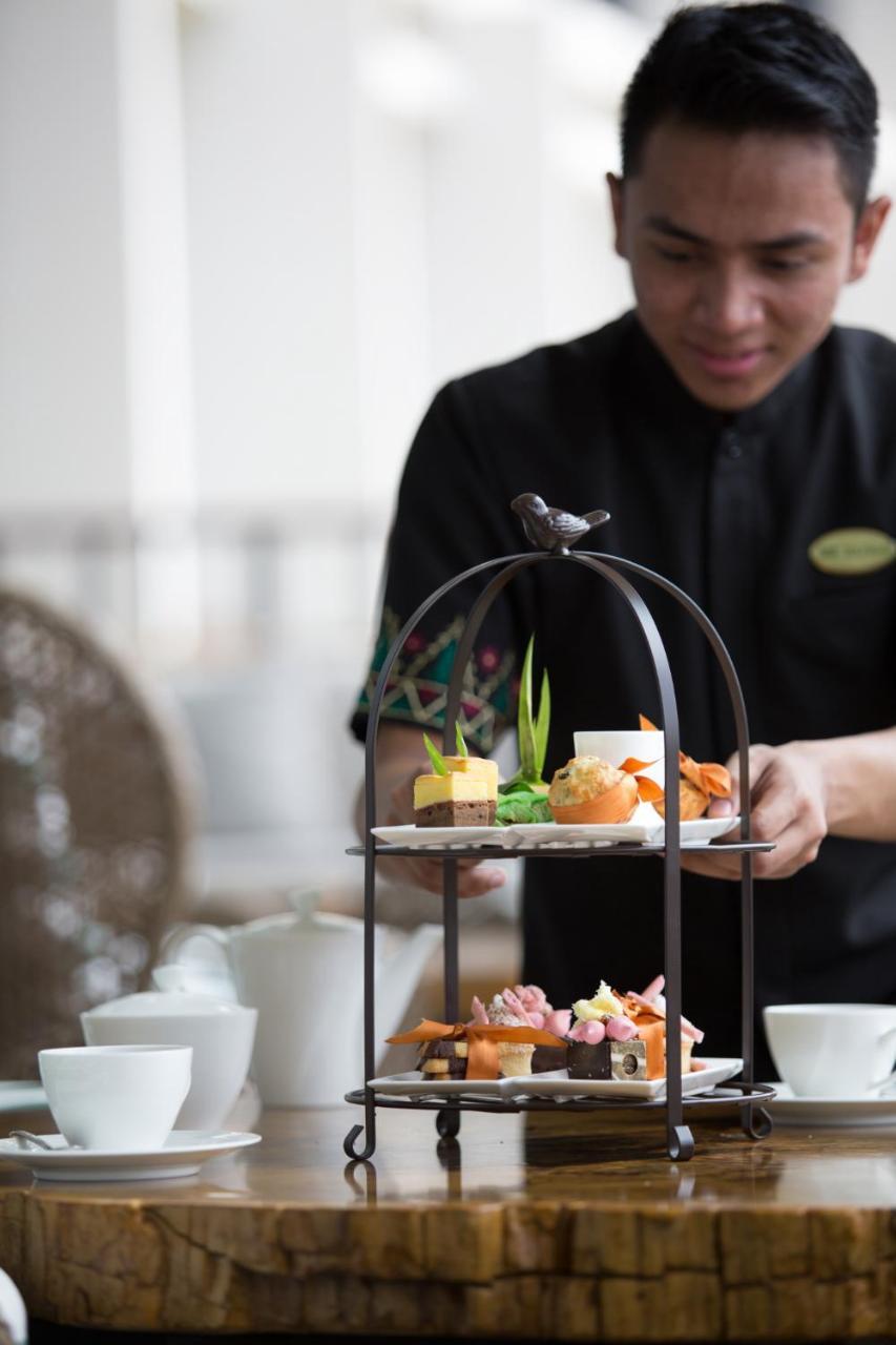 Hotel Santika Premiere Bandara Палембанг Екстериор снимка