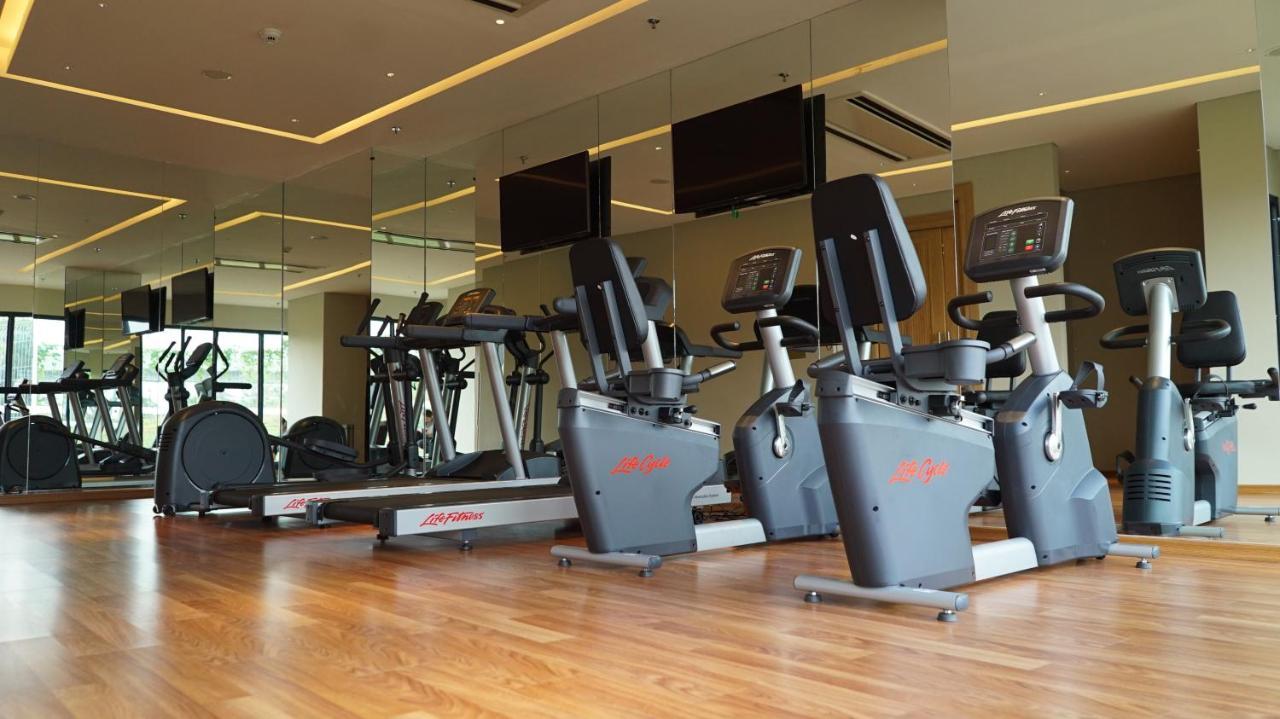 Hotel Santika Premiere Bandara Палембанг Екстериор снимка