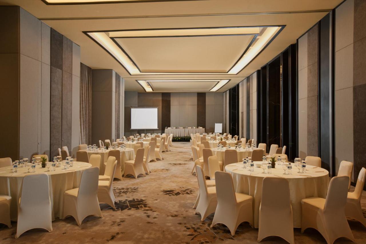 Hotel Santika Premiere Bandara Палембанг Екстериор снимка